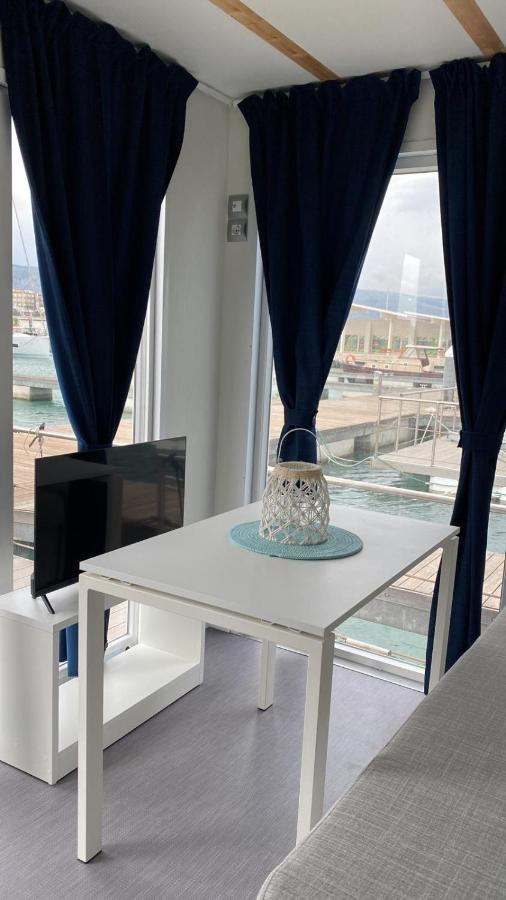 Marina Del Gargano Houseboat Otel Manfredonia Dış mekan fotoğraf