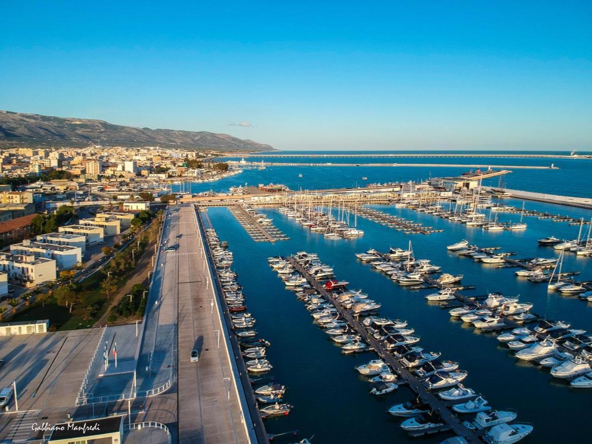Marina Del Gargano Houseboat Otel Manfredonia Dış mekan fotoğraf