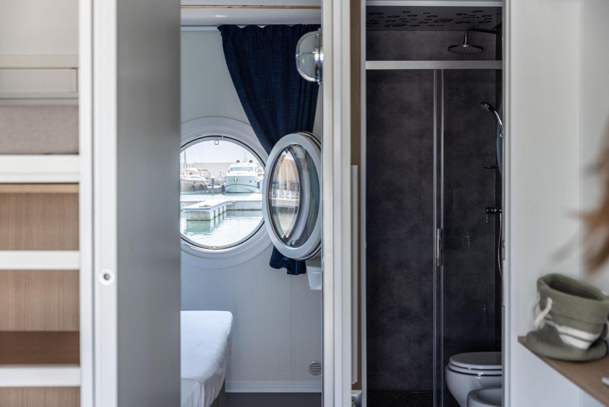 Marina Del Gargano Houseboat Otel Manfredonia Dış mekan fotoğraf