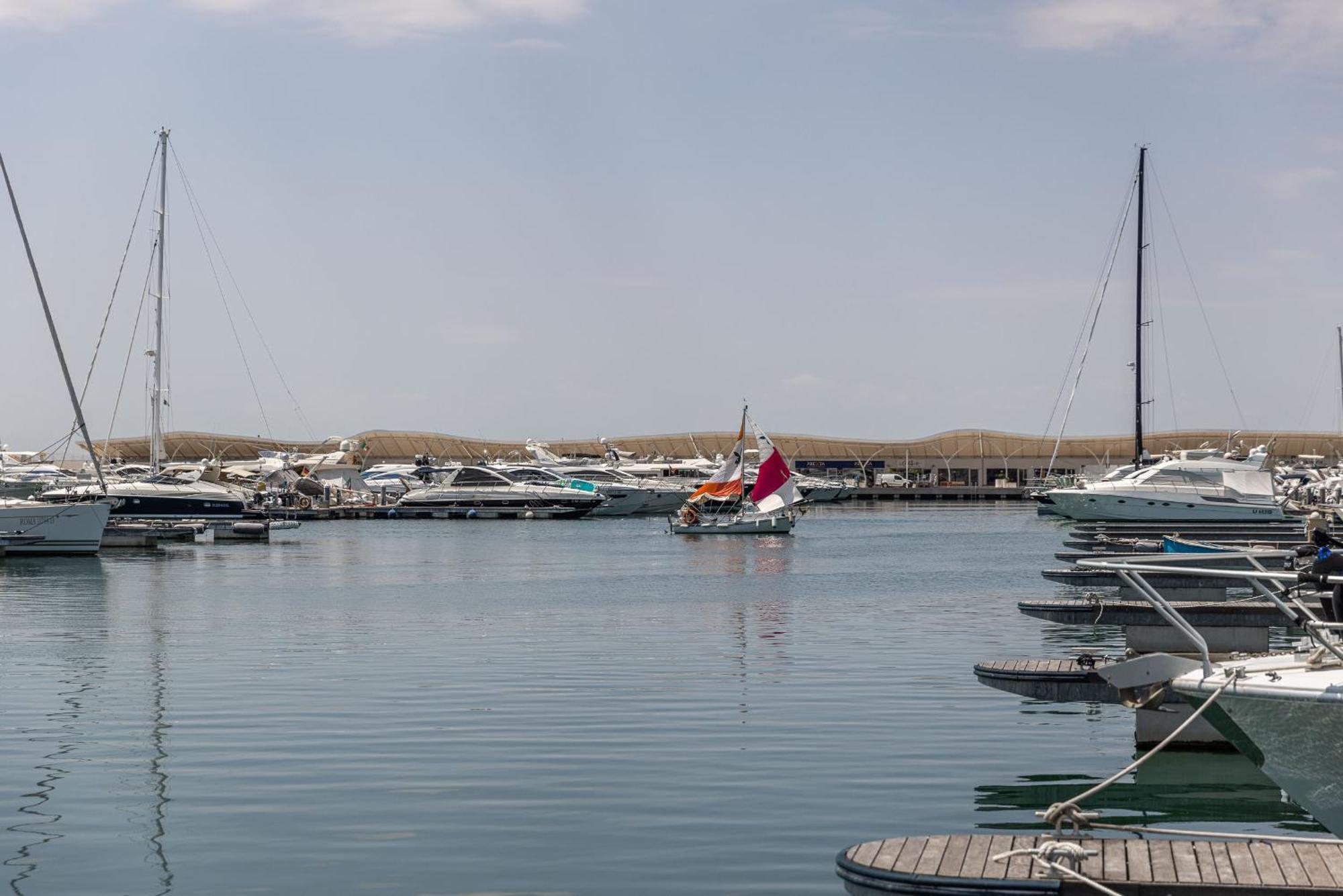 Marina Del Gargano Houseboat Otel Manfredonia Dış mekan fotoğraf