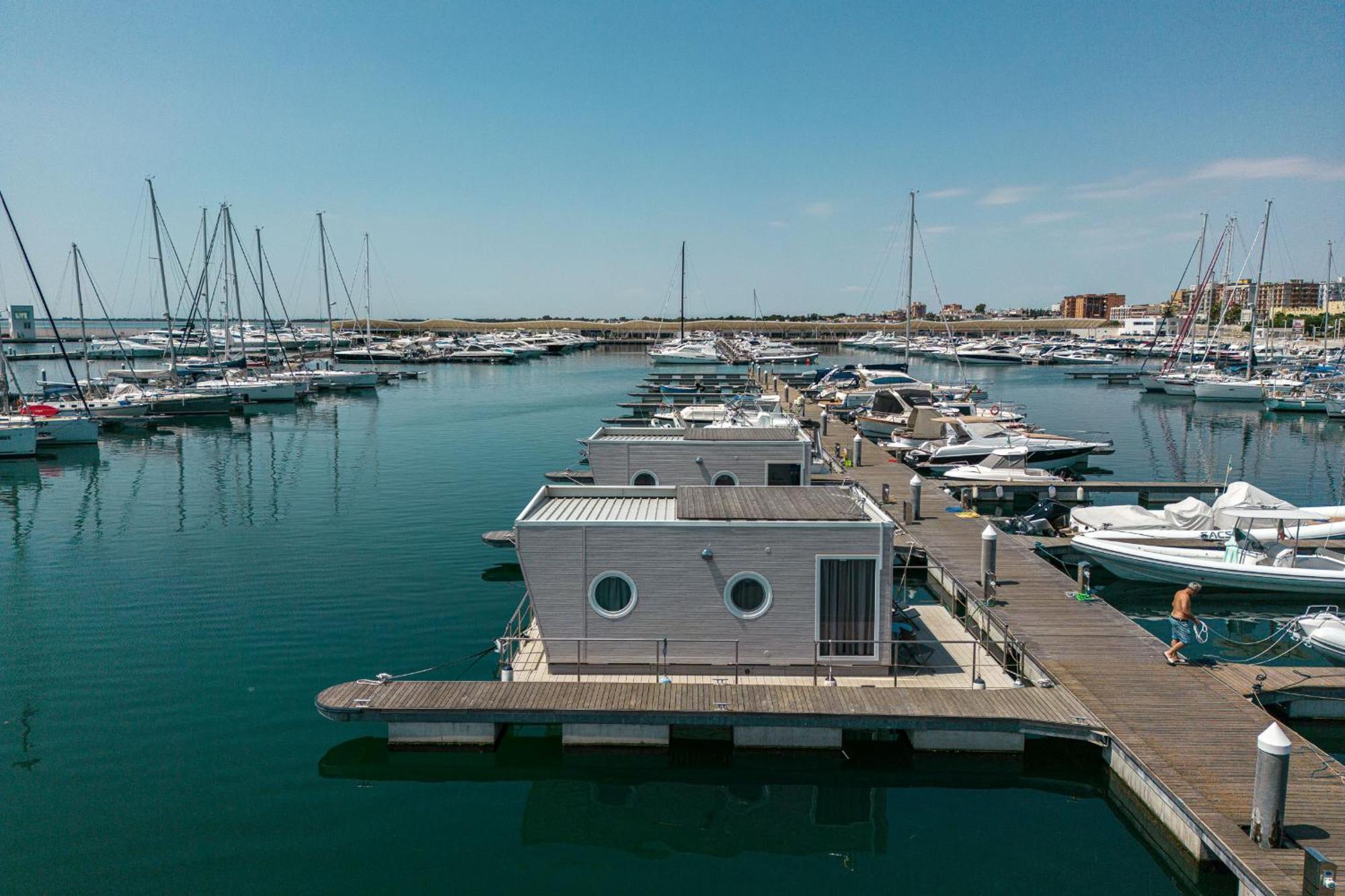 Marina Del Gargano Houseboat Otel Manfredonia Dış mekan fotoğraf