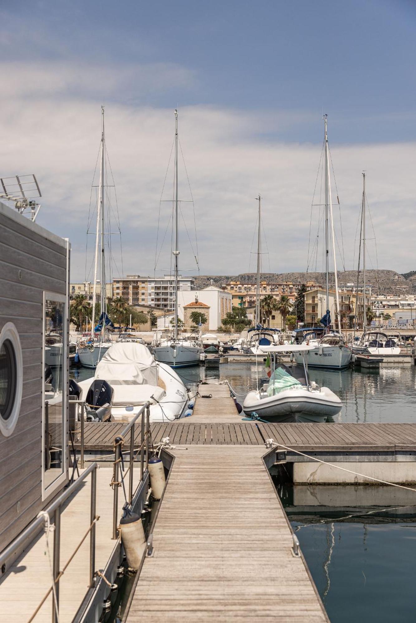 Marina Del Gargano Houseboat Otel Manfredonia Dış mekan fotoğraf