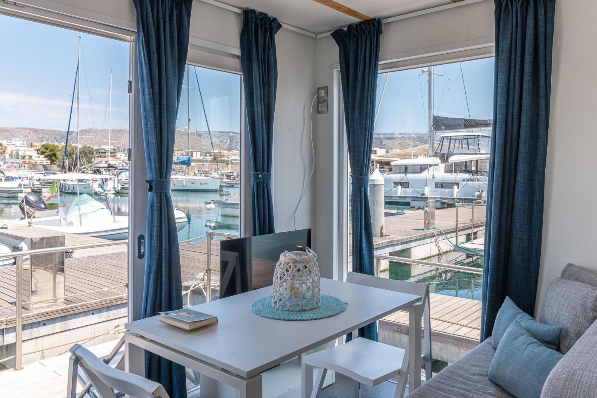 Marina Del Gargano Houseboat Otel Manfredonia Dış mekan fotoğraf
