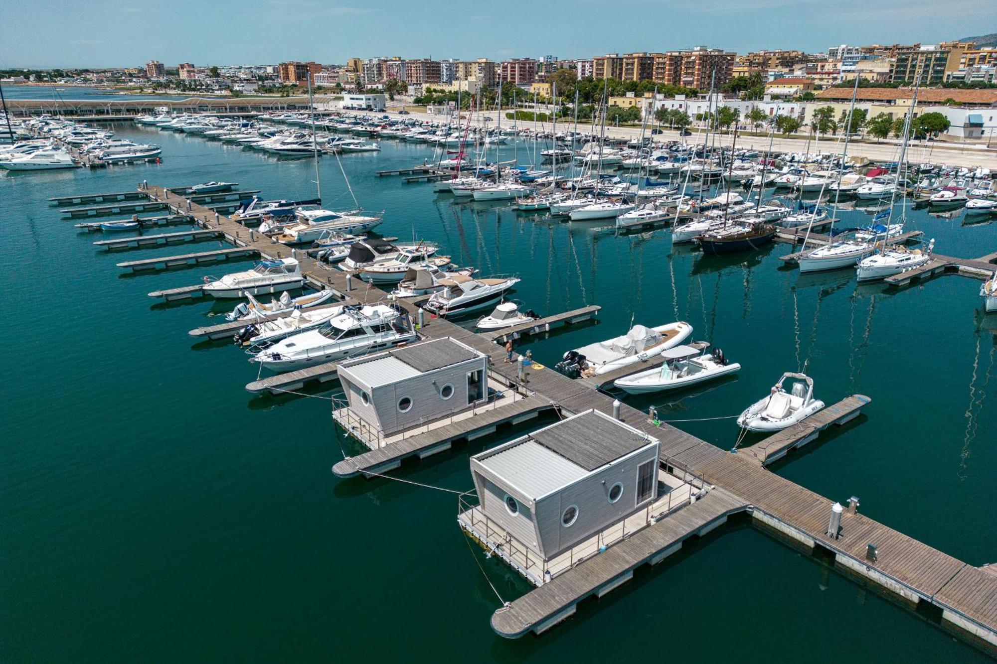 Marina Del Gargano Houseboat Otel Manfredonia Dış mekan fotoğraf