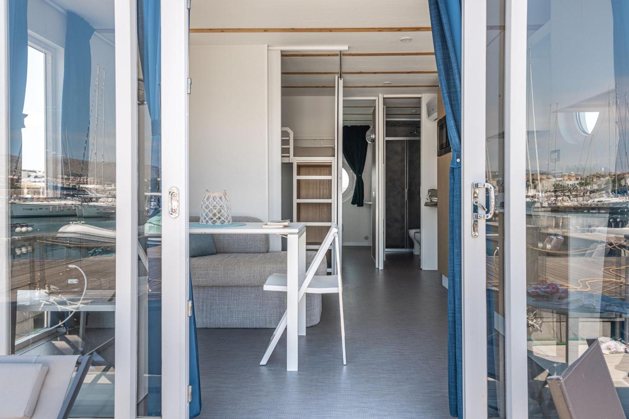 Marina Del Gargano Houseboat Otel Manfredonia Dış mekan fotoğraf