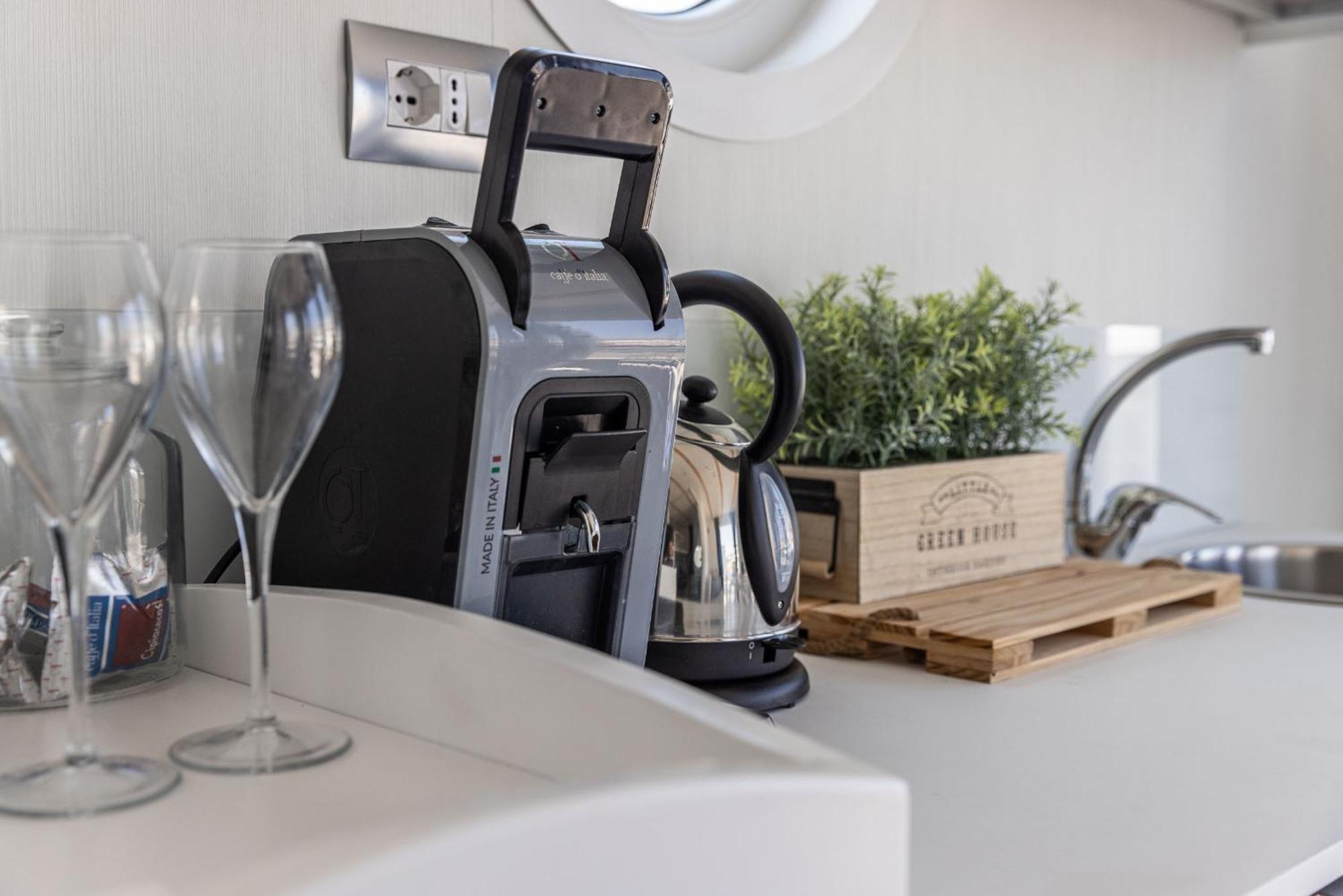 Marina Del Gargano Houseboat Otel Manfredonia Dış mekan fotoğraf