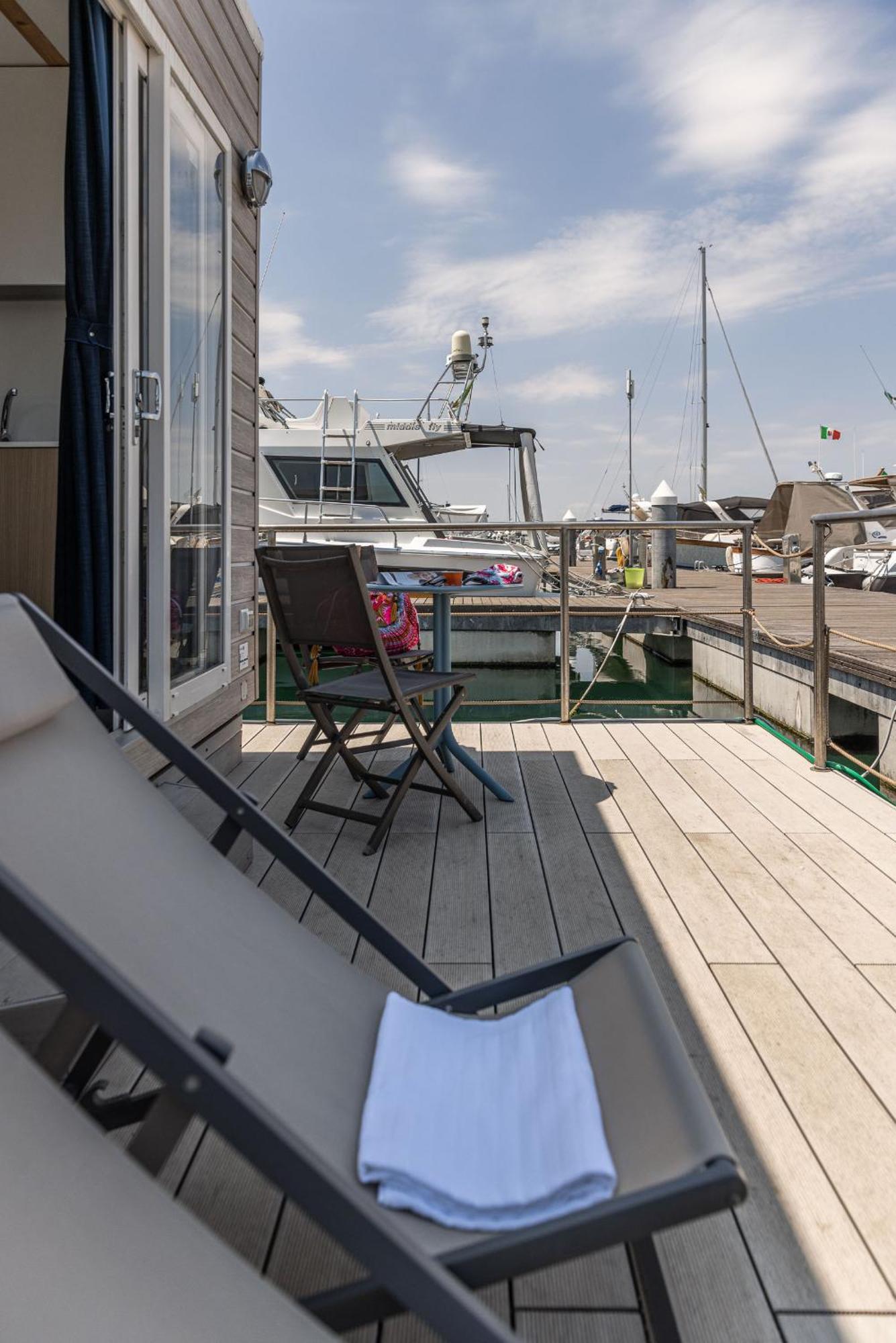 Marina Del Gargano Houseboat Otel Manfredonia Dış mekan fotoğraf