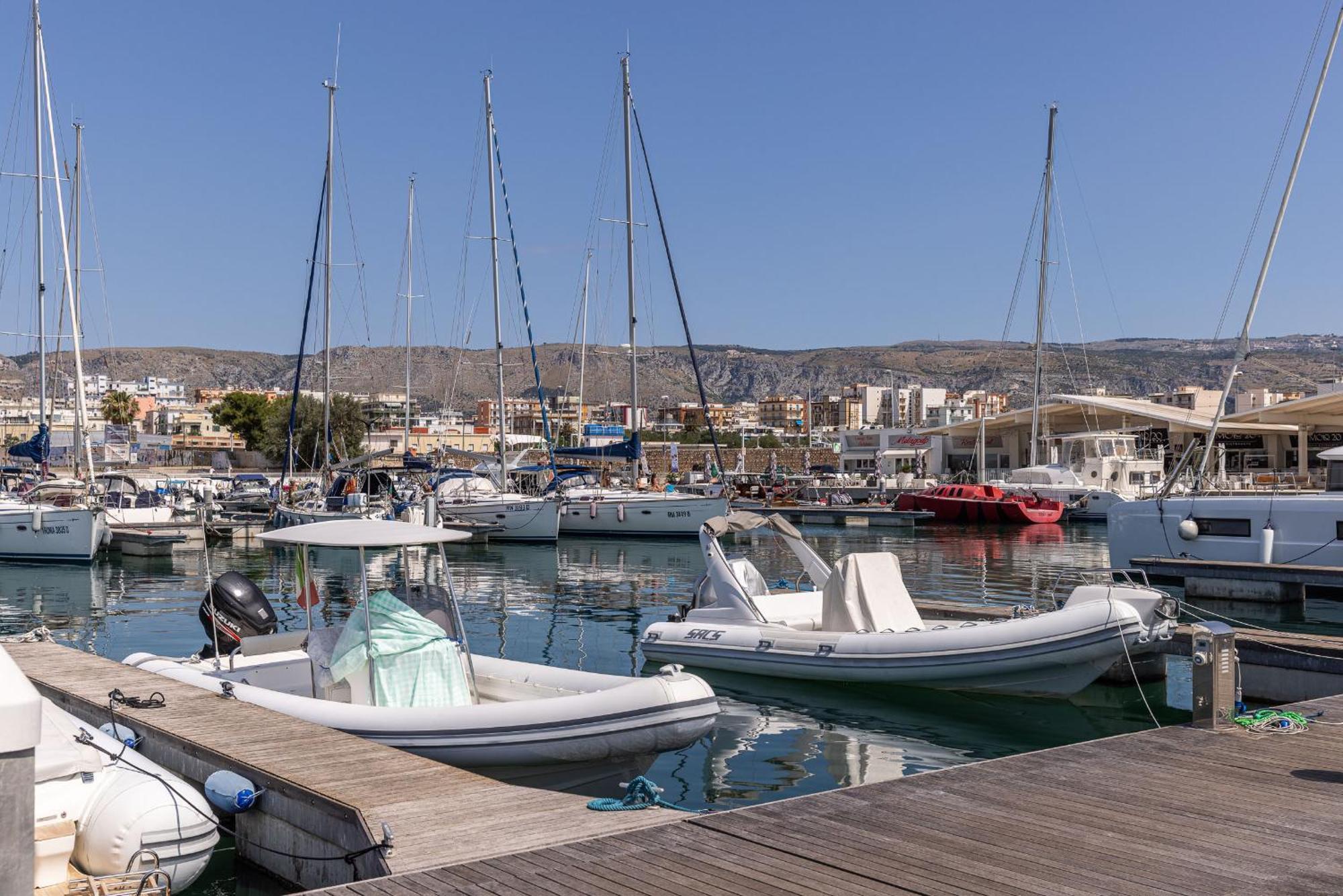 Marina Del Gargano Houseboat Otel Manfredonia Dış mekan fotoğraf
